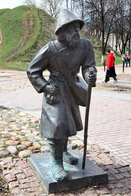 памятник страннику