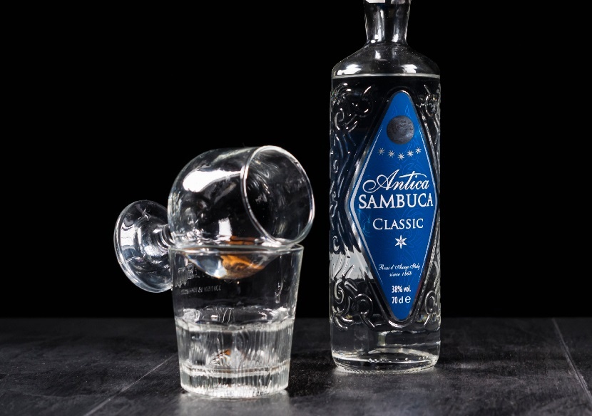 бутылка самбуки Antica