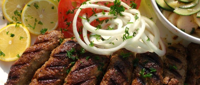 чевапчичи на сковороде