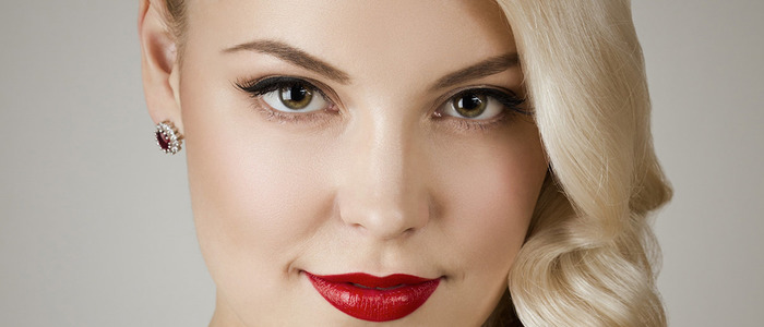 Макияж под красное платье Макияж под красное платье для блондинок