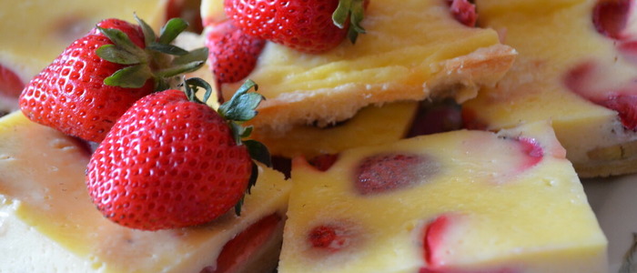 Манник на кефире с ягодами