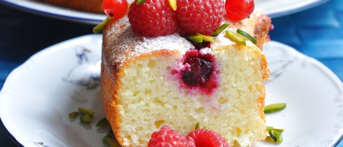 Манник на кефире с ягодами