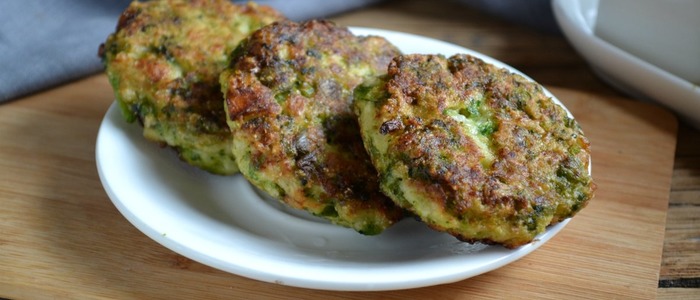 Оладьи из брокколи и цветной капусты