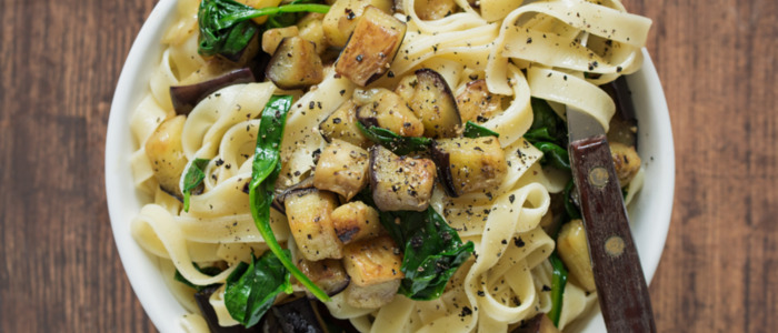 Паста с баклажанами и кабачком