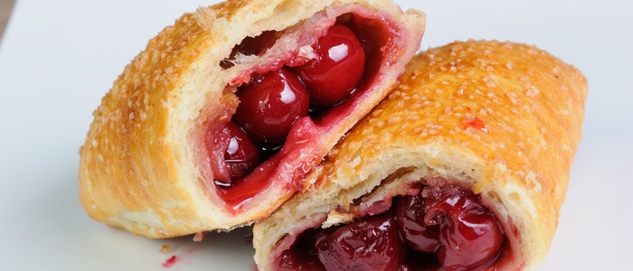 Пирожки с черешней в духовке