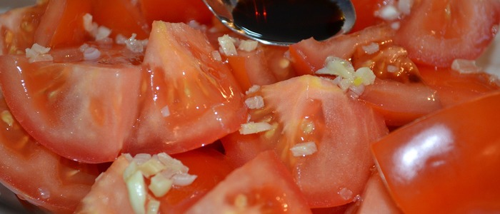 Помидоры под снегом с чесноком