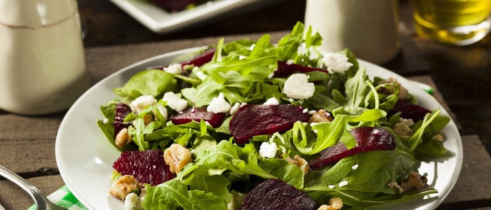 Салат с козьим сыром и свеклой