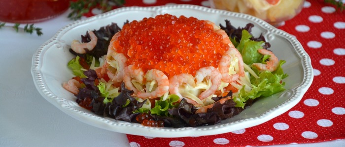 Салат с красной рыбой и креветками Салат с красной рыбой и помидорами