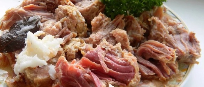 Тушенка из свинины в стеклянной банке