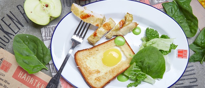 Яичница в хлебе Яичница в белом хлебе