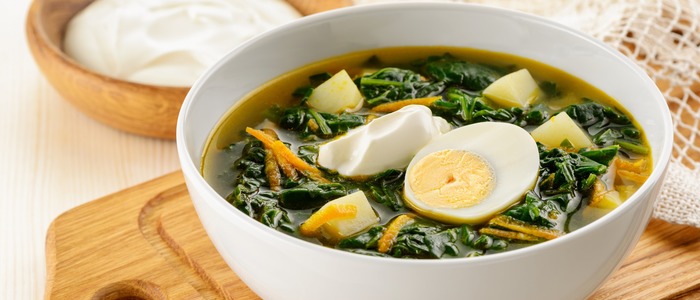 Зеленые щи с щавелем и яйцом