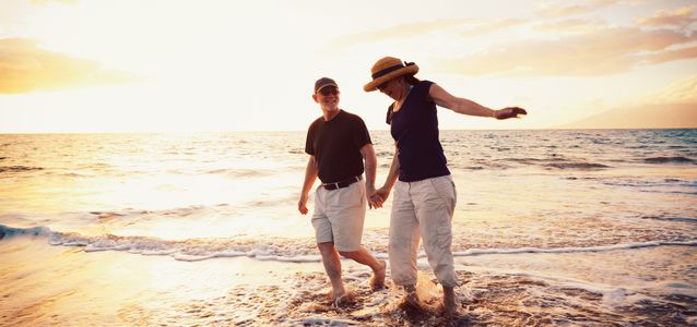 гулять по пляжу вдвоем настоящая любовь до старости