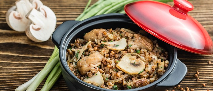 вкусная гречка с курицей в духовке