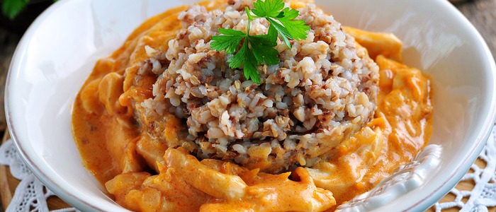 вкусная гречка с курицей в духовке