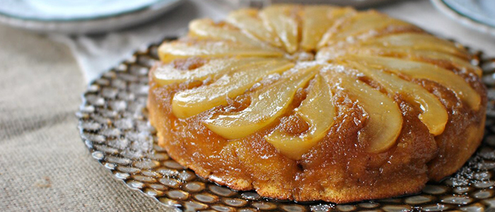 Простой грушевый пирог в мультиварке