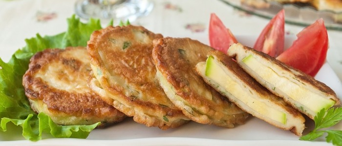 кабачки в кляре с помидорами