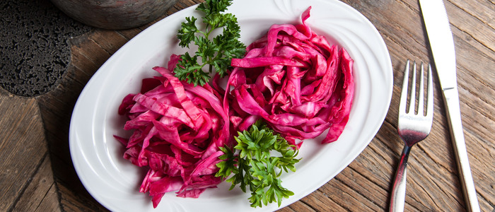 маринованная капуста со свеклой на зиму