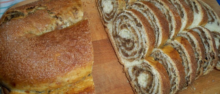 ореховый рулет из дрожжевого теста