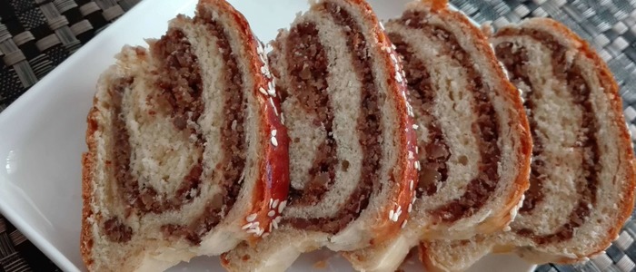 ореховый рулет из дрожжевого теста