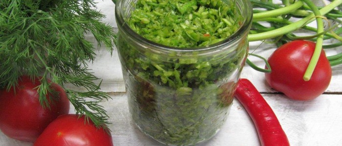 паста из чесночных стрелок с томатной пастой