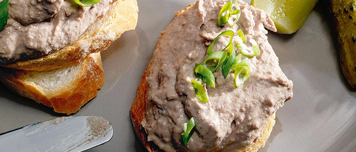 Печеночный паштет из куриной печени со специями Печеночный паштет из куриной печени с луком