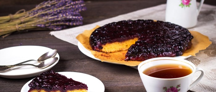 пирог с черной смородиной и творогом