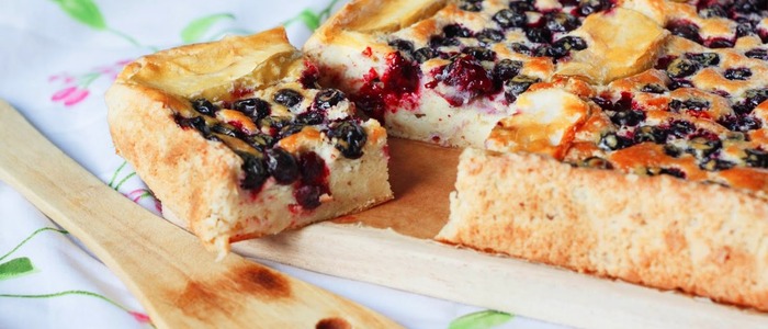 пирог с черной смородиной на дрожжевом тесте