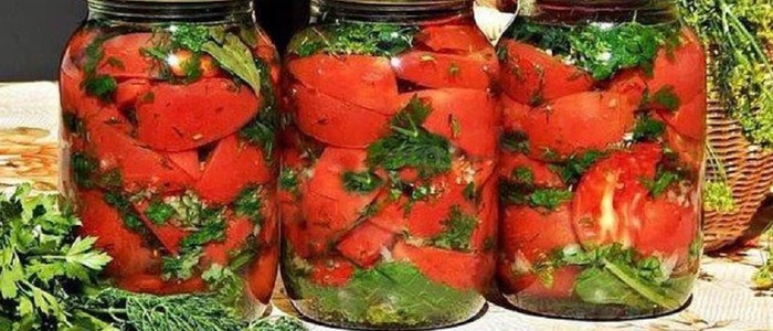 помидоры с луком, маслом и перцем