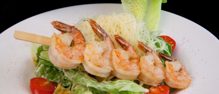 Цезарь с креветками простой Цезарь с креветками .