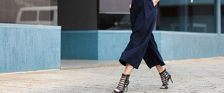 С чем носить укороченные брюки-кюлоты С чем носить укороченные брюки