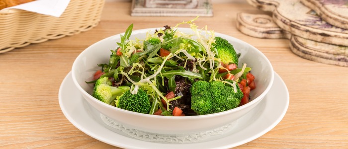 салат из брокколи и яйца