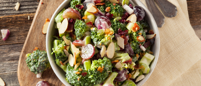 салат из сырой брокколи