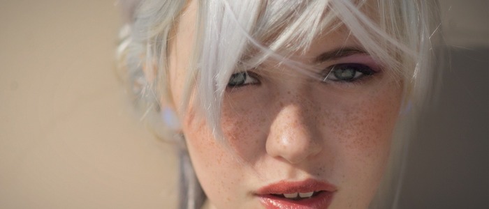 седеют волосы у девушек в 20 лет