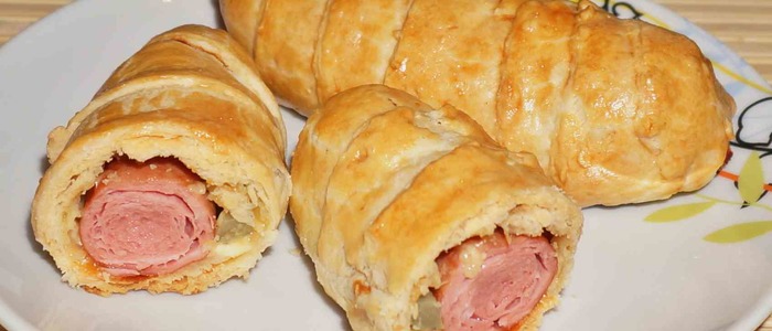 сосиски в слоёном тесте в дрожжевом тесте