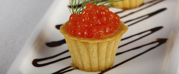 Тарталетки с икрой и салатом Тарталетки с икрой