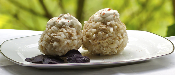 Ежики из фарша с рисом в соусе Ежики из фарша с рисом в сметане