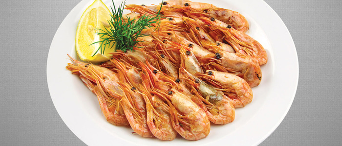 жареные креветки жареные креветки на сковороде